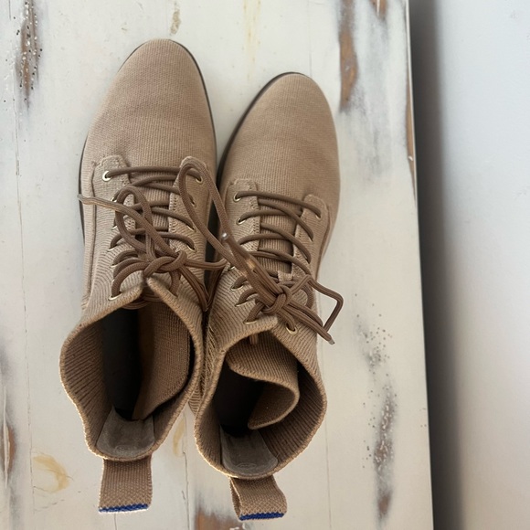 ⬇️👀 ROTHY’s The Laced Lug Boot in EXCELLENT Condition! - Picture 7 of 12